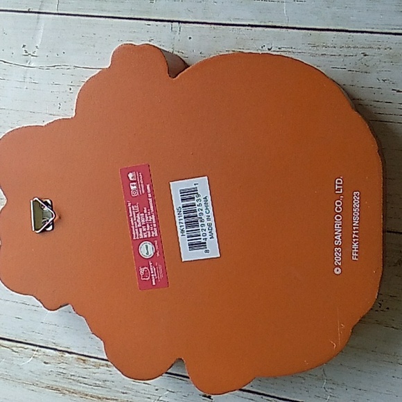 Hello Kitty Pumpkin Halloween Wood Decor NWT - Picture 4 of 5